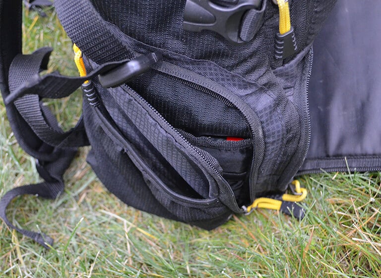 SPRO-Backpack-linker-reissverschluss